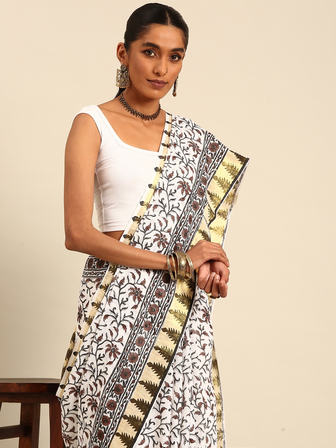 

Taavi Floral Sanganeri Hand Block Printed Zari Saree, Off white