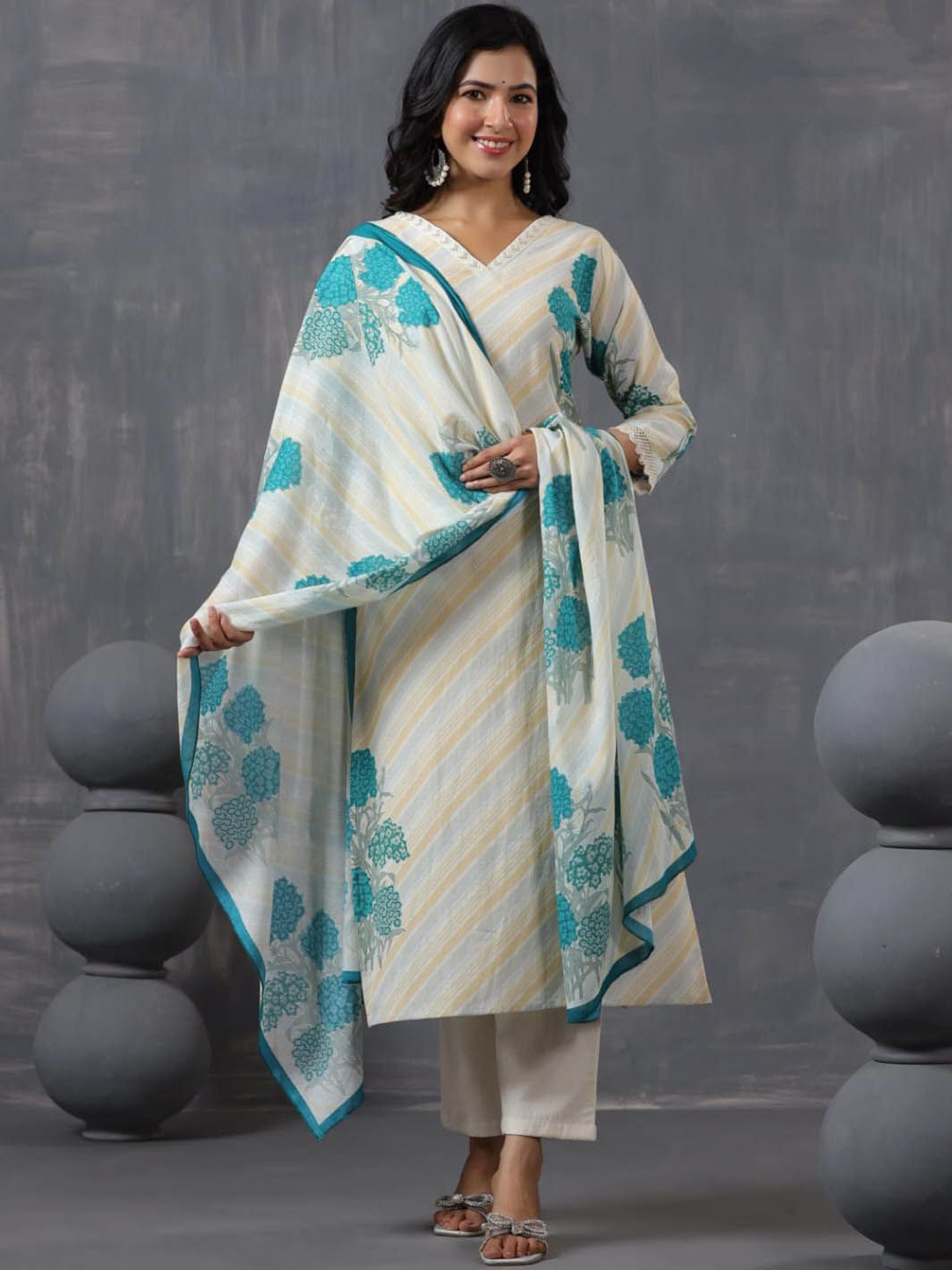 

Meena Bazaar Floral Printed Straight Kurta With Trousers & Dupatta, Cream