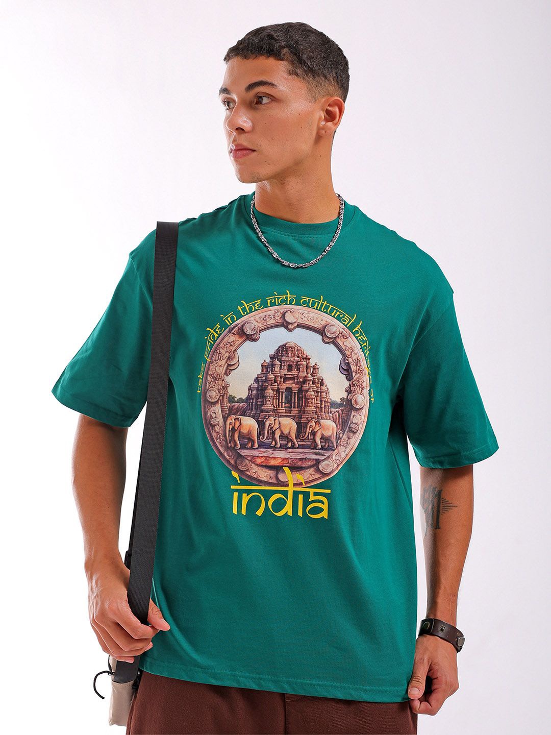 

The Indian Garage Co Men Typography Printed Boxy Oversized Round Neck T-shirt, Green