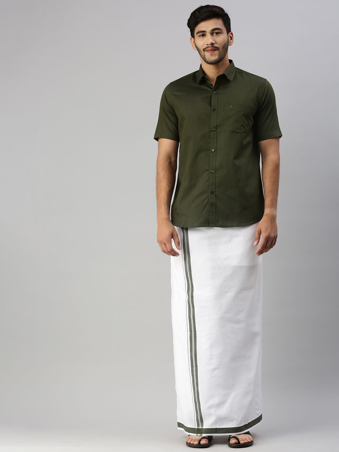 

Ramraj Short Sleeves Shirt With Border Detailed Veshti, Green