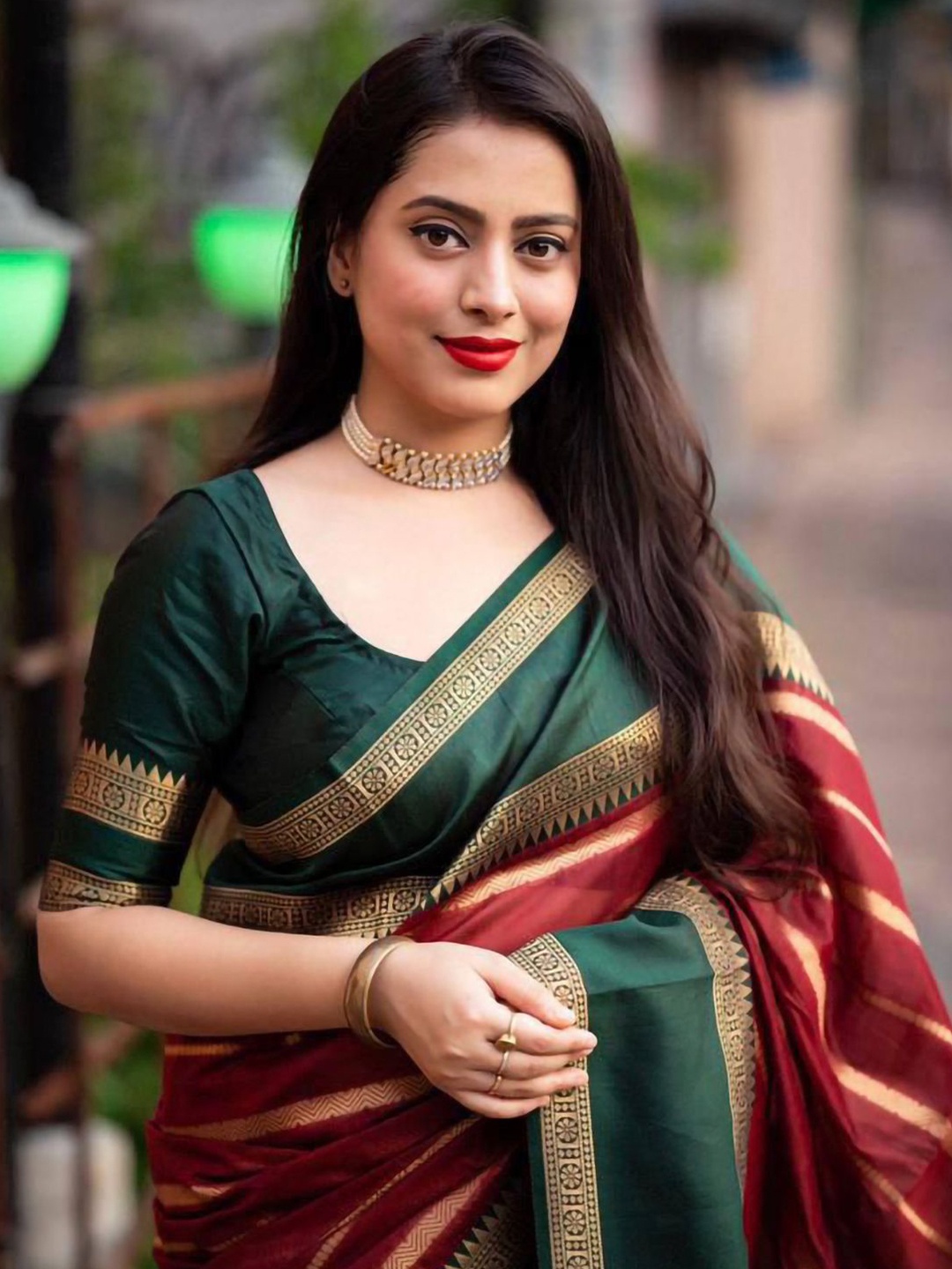 

KALINI Striped Woven Design Saree, Maroon