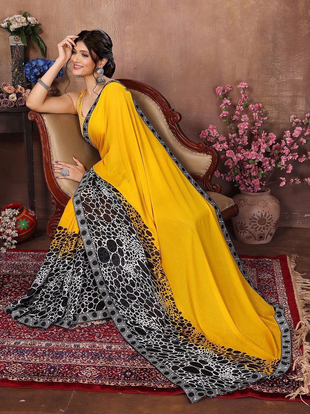 

KALINI Printed Zari Saree, Yellow
