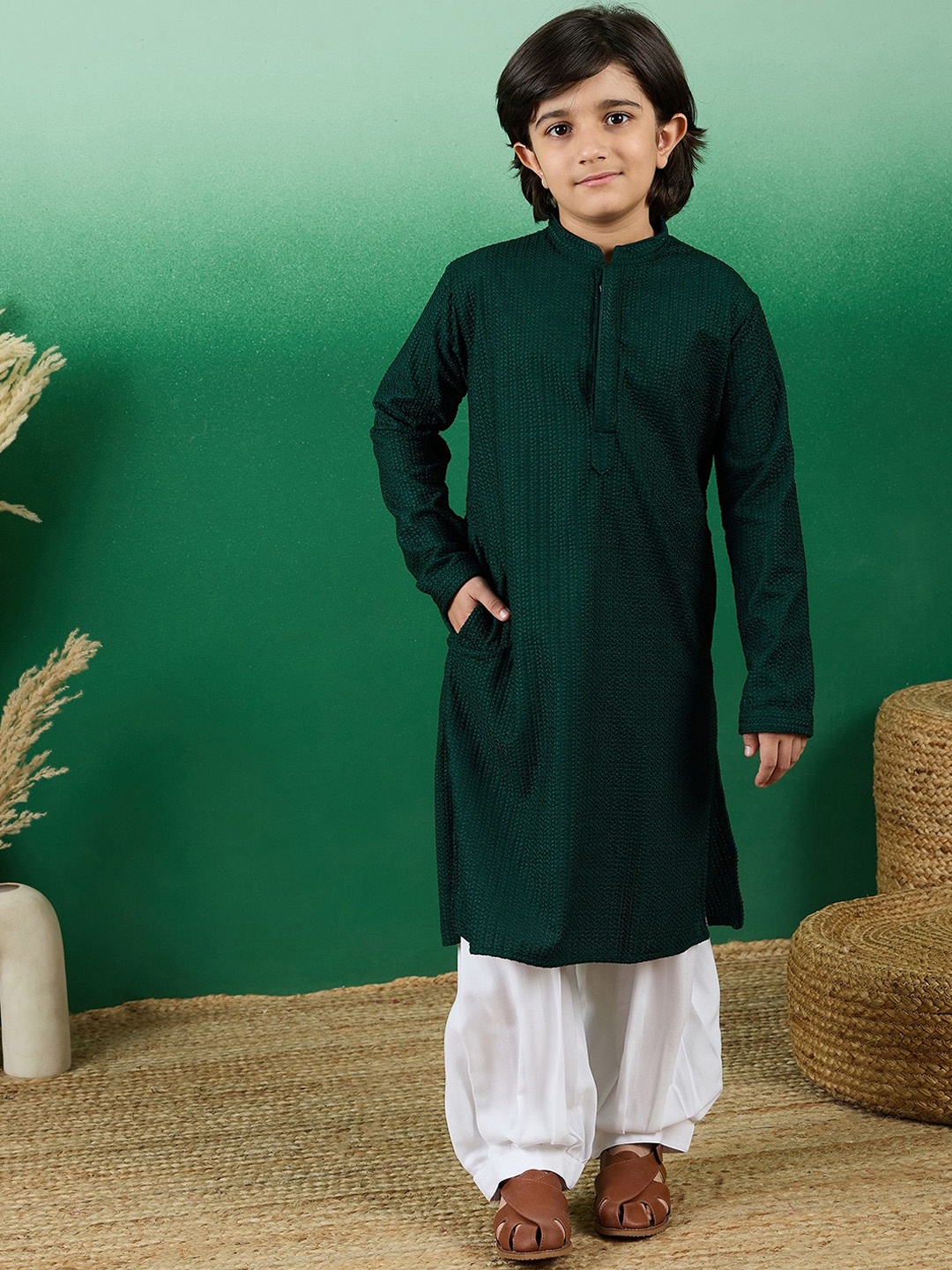 

Sangria Boys Green Geometric Embroidered Mandarin Collar Chikankari Cotton Straight Kurta