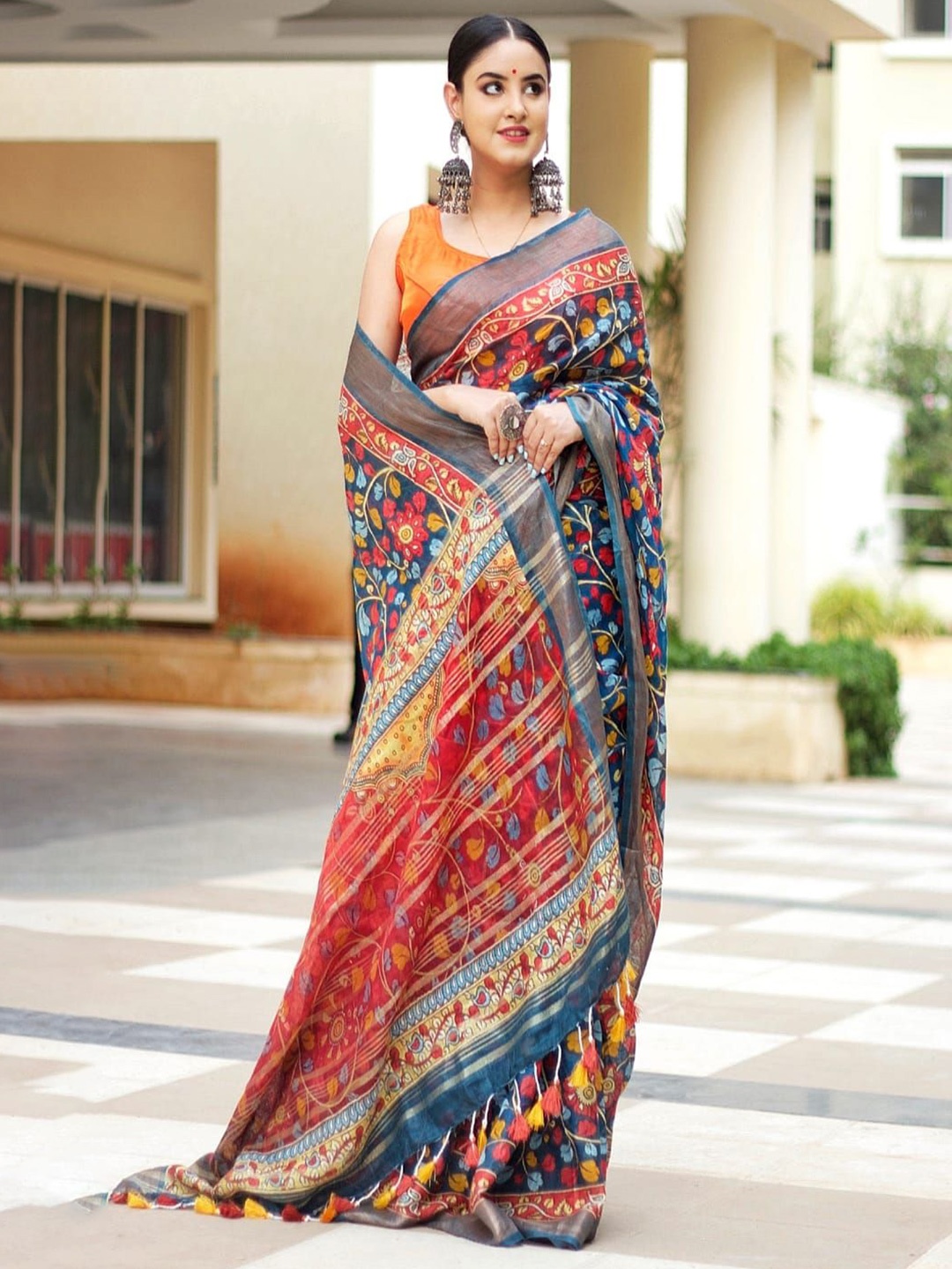 

Rujave Floral Zari Pure Linen Saree with Tassels, Blue