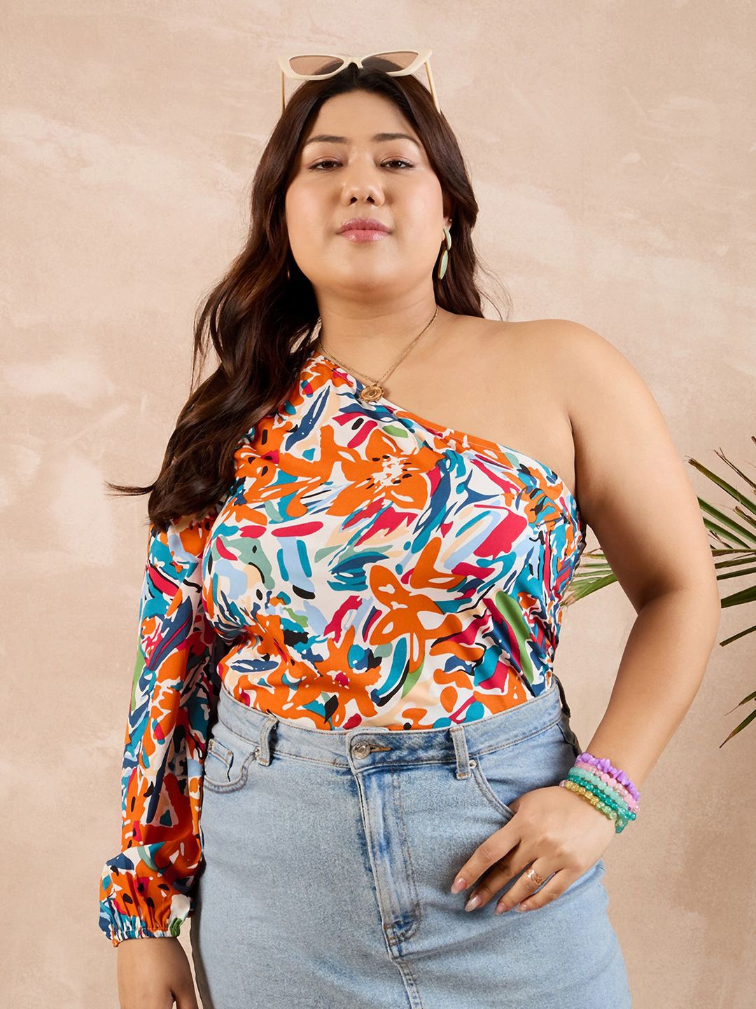 

Berrylush Curve Plus Size Abstract Printed One Shoulder Top, White