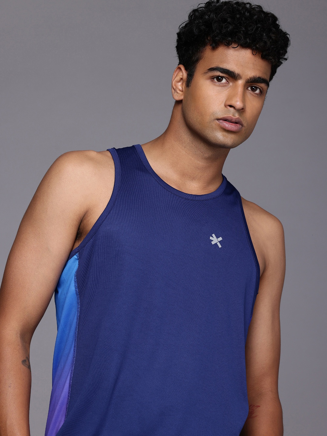 

HRX by Hrithik Roshan Run On Clouds Trailtrackers Dyed Rapid-Dry Running Tshirts, Navy blue