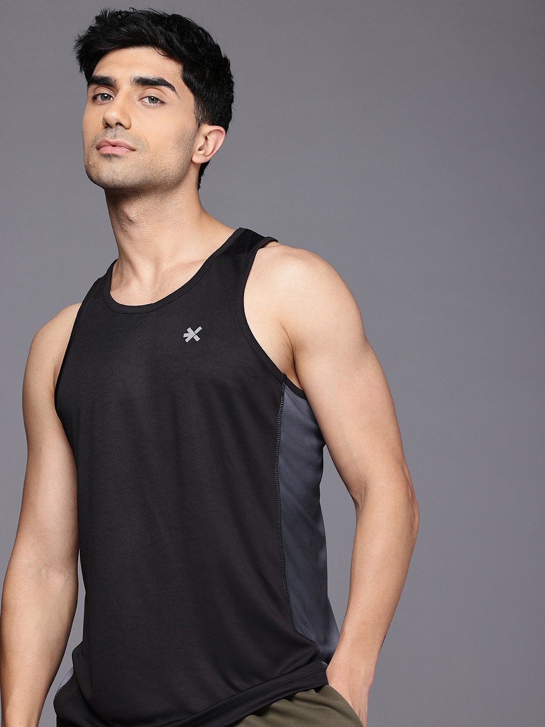 

HRX by Hrithik Roshan Run On Clouds Trailtrackers Dyed Rapid-Dry Running Tshirts, Black
