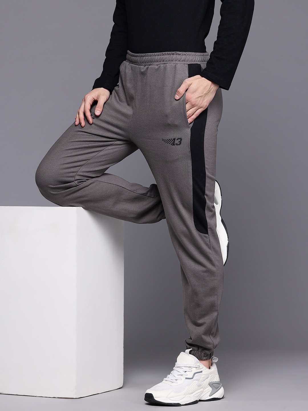 

HRX by Hrithik Roshan Men Contrast Taping Lifestyle Joggers, Charcoal