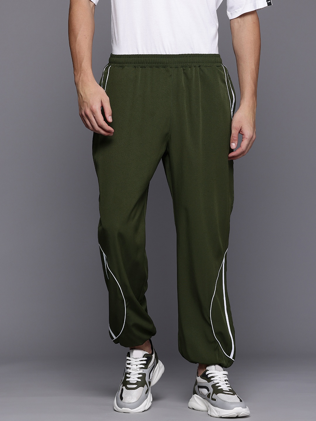 

HRX by Hrithik Roshan Men Rapid-Dry Joggers, Olive