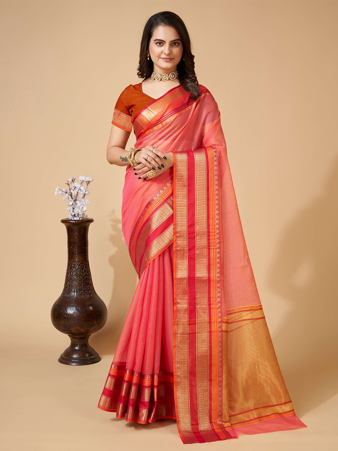 

HEER FASHION Checked Zari Banarasi Saree, Peach