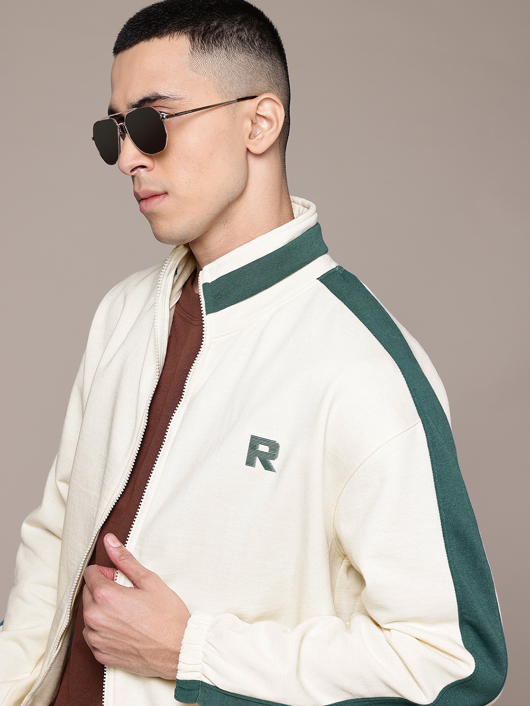 

The Roadster Lifestyle Co. Men Relaxed Fit Sweatshirt, Cream