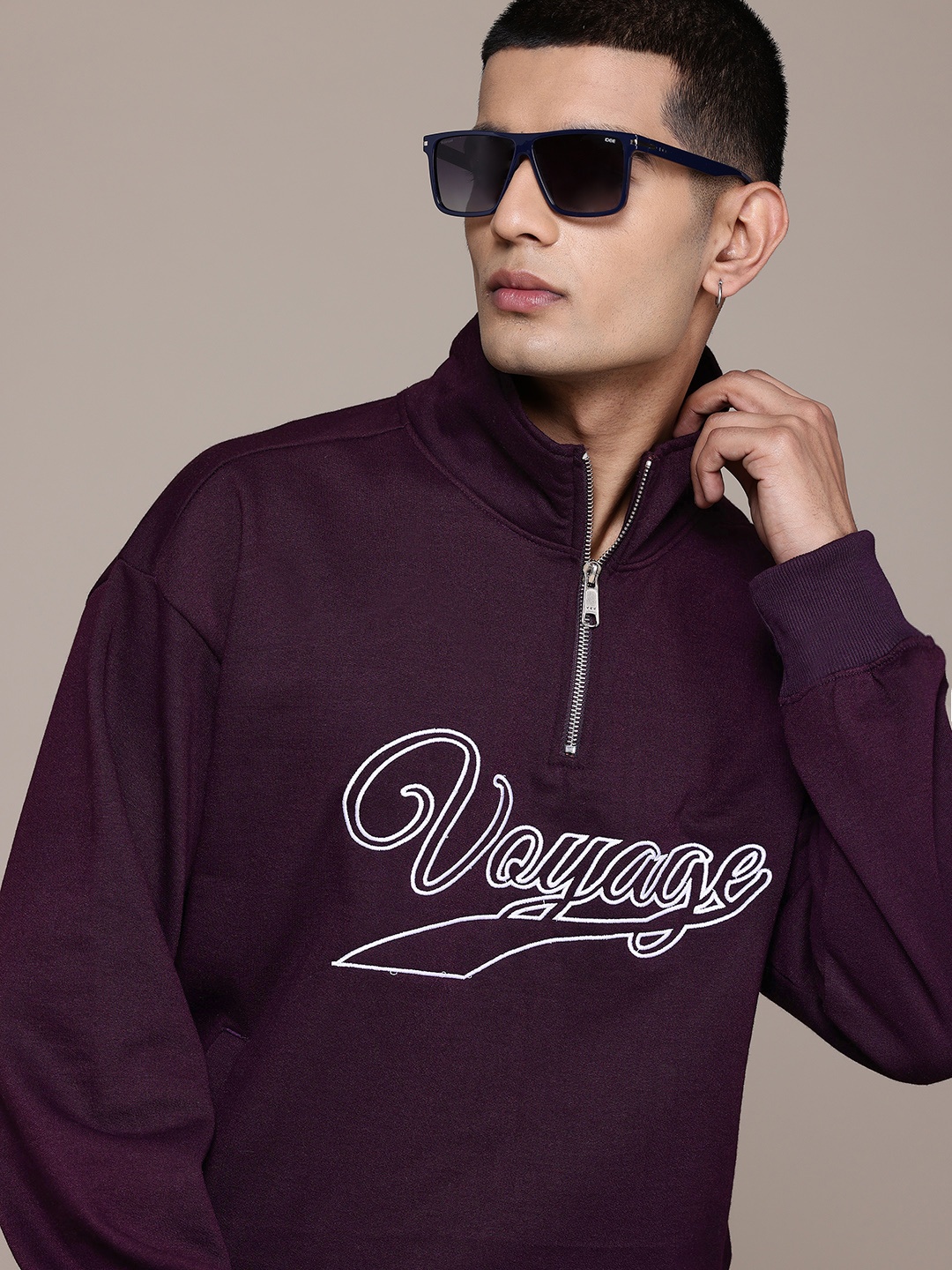 

The Roadster Lifestyle Co. Men Printed Relaxed Fit Sweatshirt, Burgundy