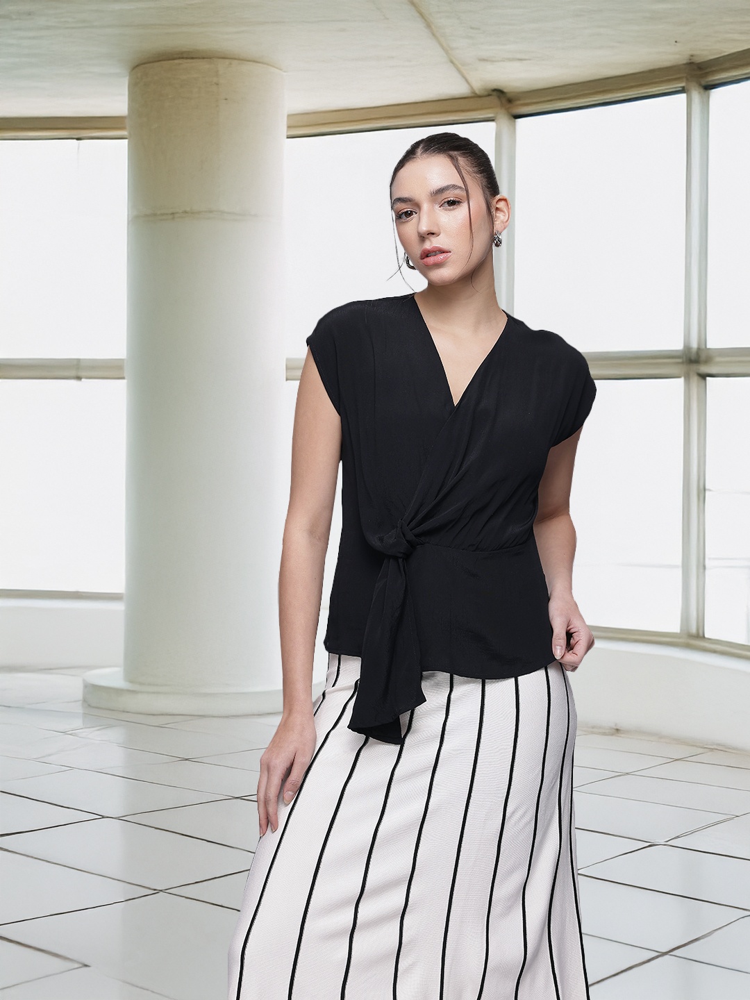 

French Connection Twisted Gathers Extended Sleeves Top, Black