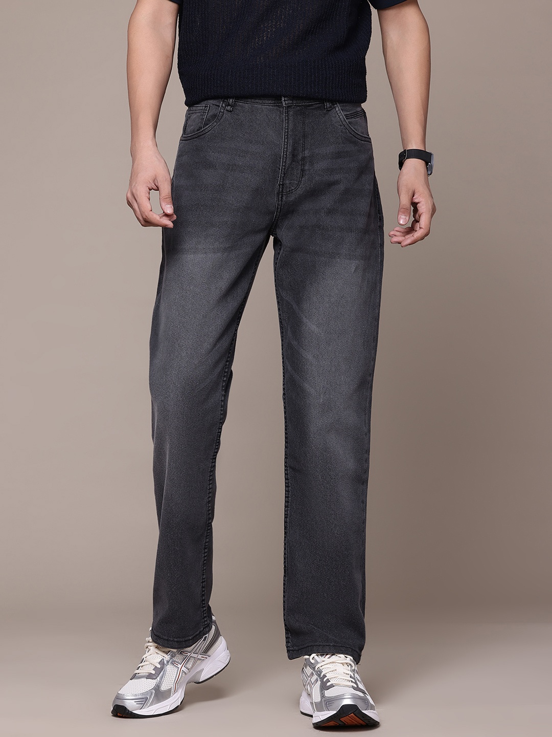 

The Roadster Lifestyle Co. Men Light Fade Stretchable Regular Jeans, Charcoal