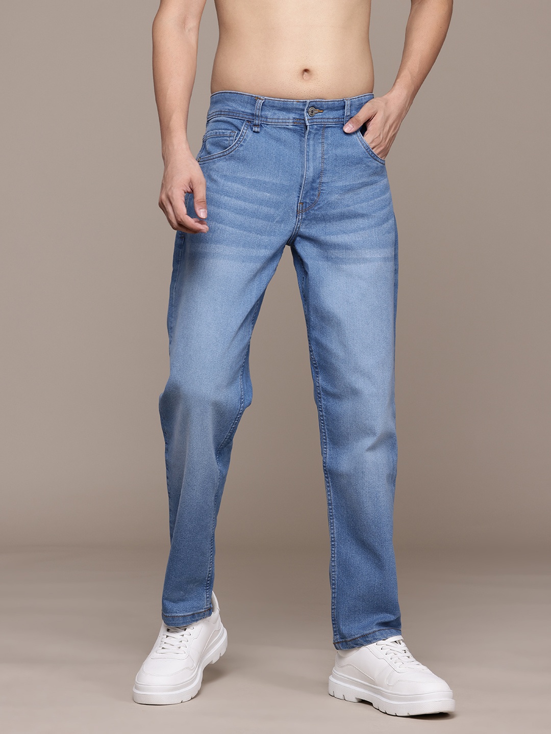 

The Roadster Lifestyle Co. Men Relaxed Fit Mid-Rise Jeans, Blue