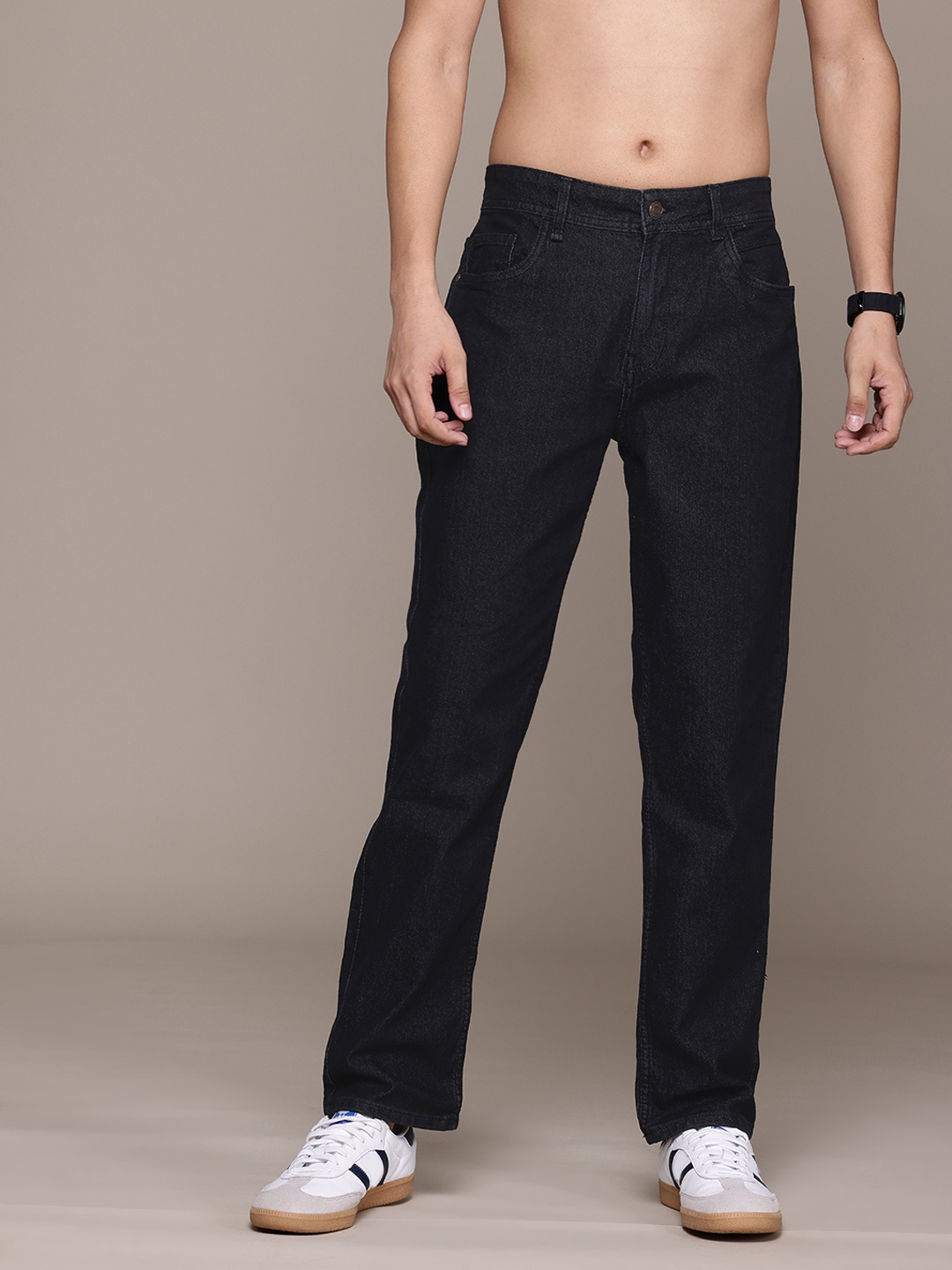 

The Roadster Lifestyle Co. Men Regular Fit Mid Rise Stretchable Jeans, Black