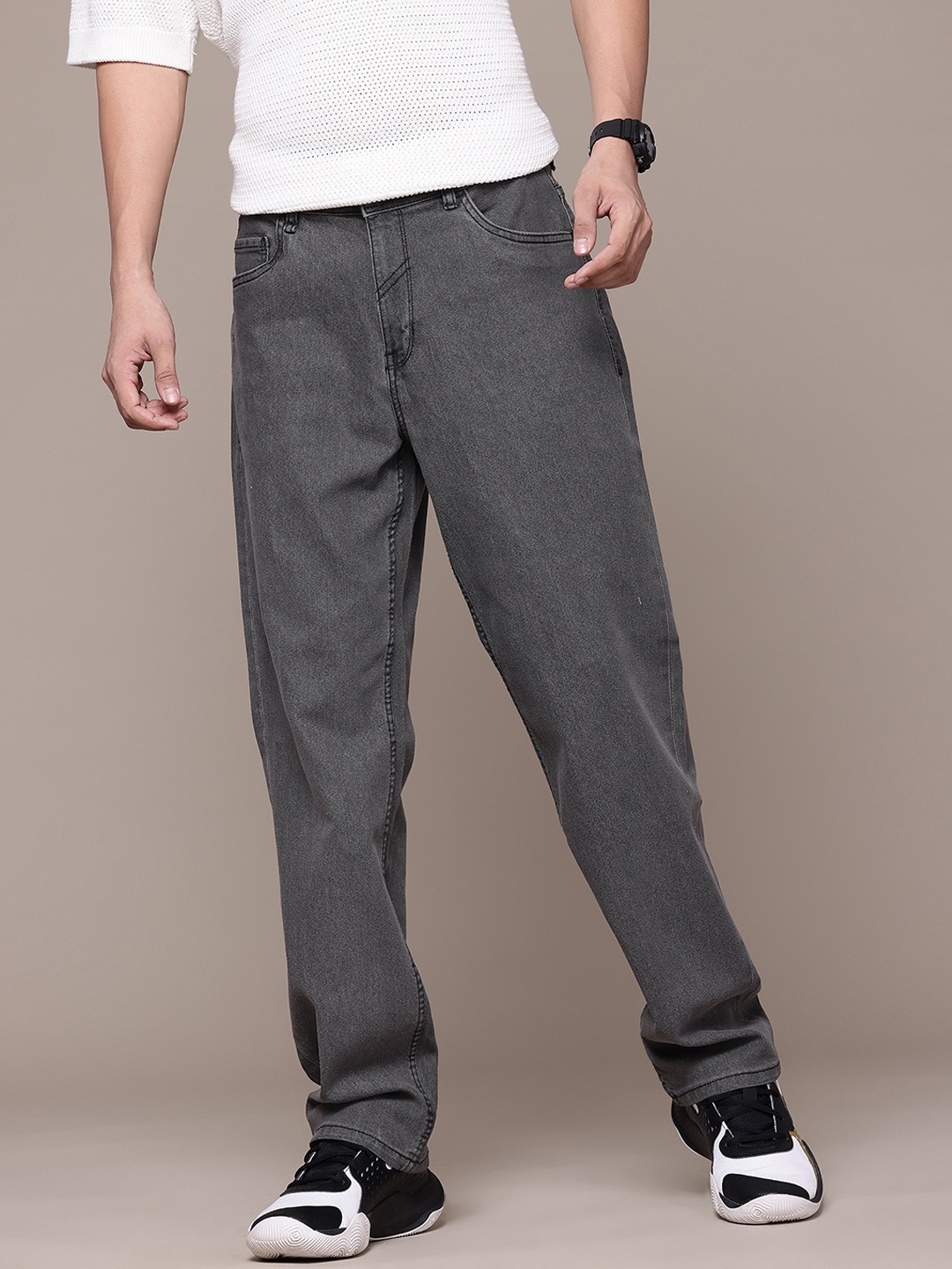 

The Roadster Lifestyle Co. Men Straight Fit Stretchable Jeans, Charcoal