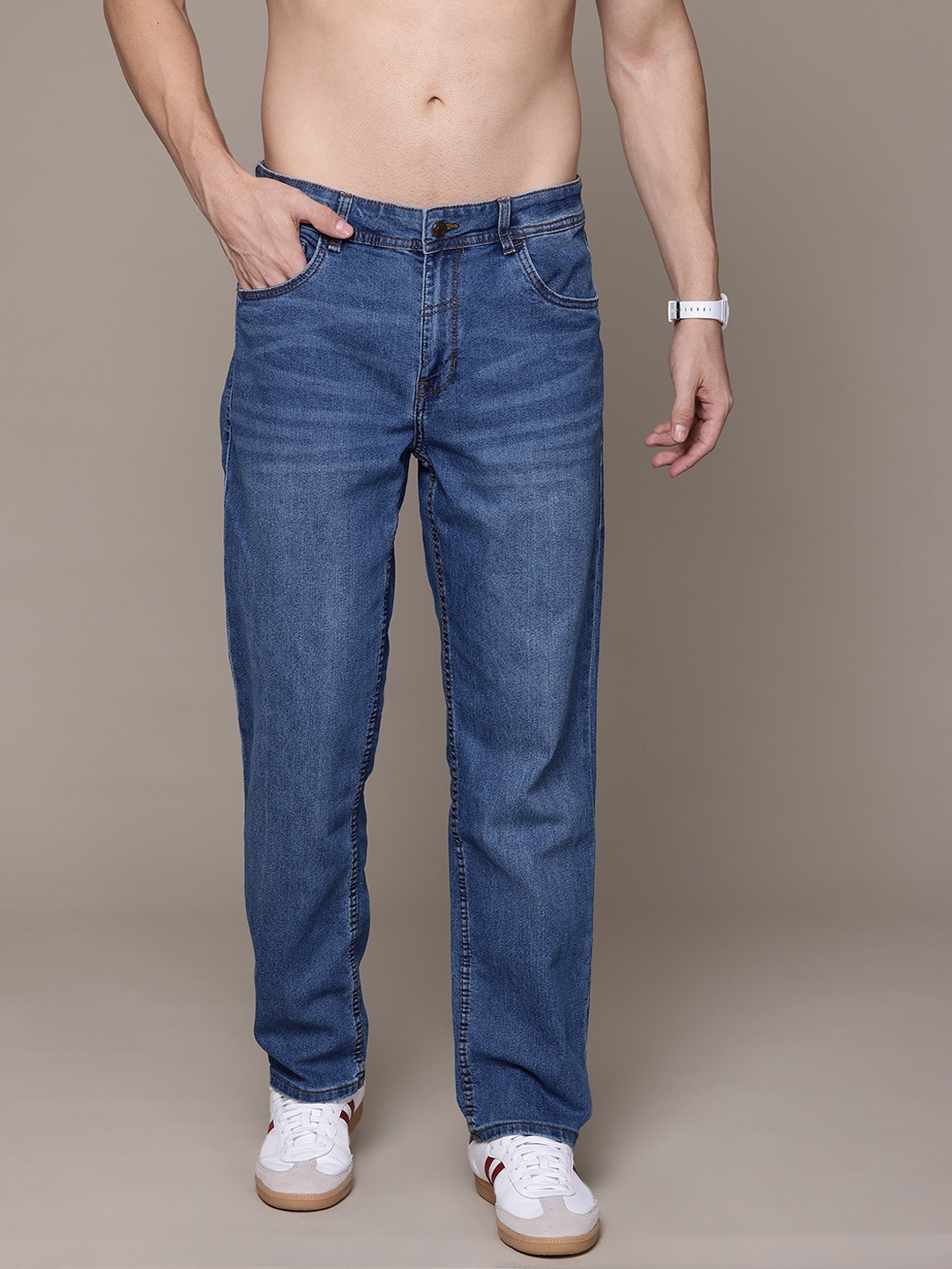 

The Roadster Life Co. Men Straight Fit Light Fade Jeans, Blue