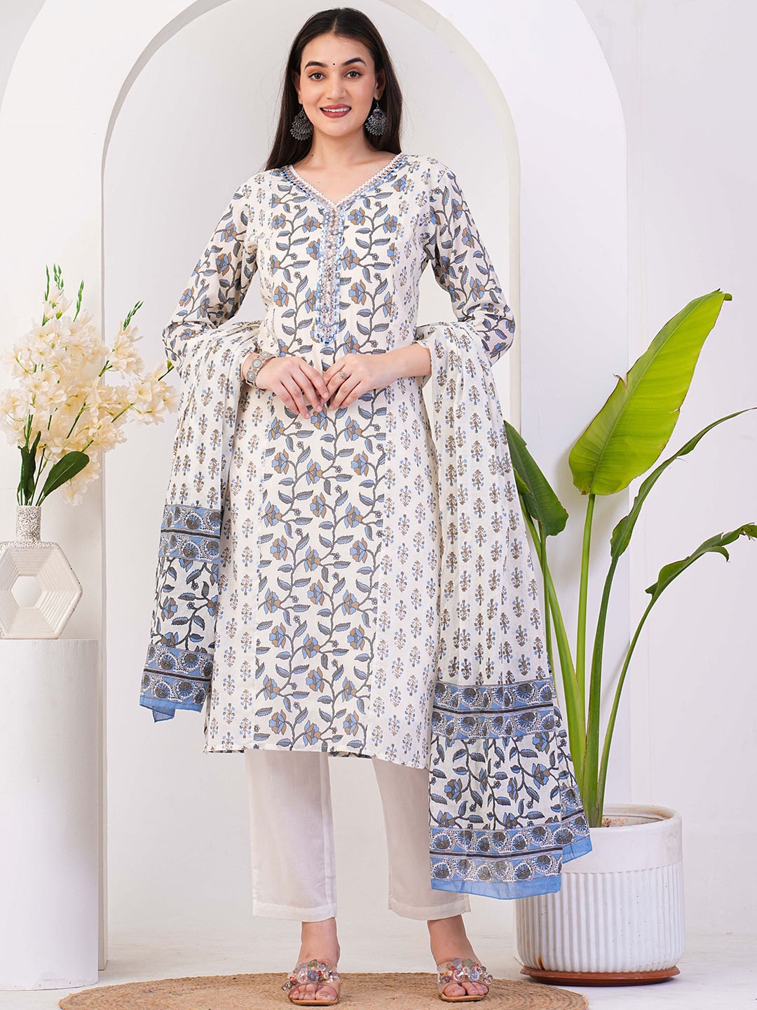 

ZOYOTO Floral Printed Thread Work Pure Cotton Straight Kurta With Trousers & Dupatta, Blue