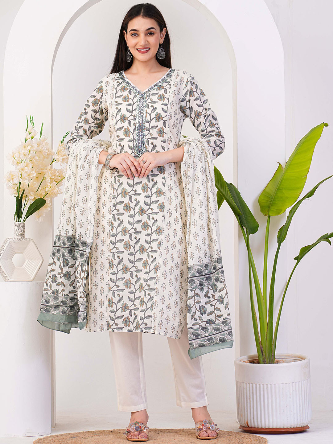 

ZOYOTO Floral Printed Thread Work Pure Cotton Straight Kurta With Trousers & Dupatta, Green
