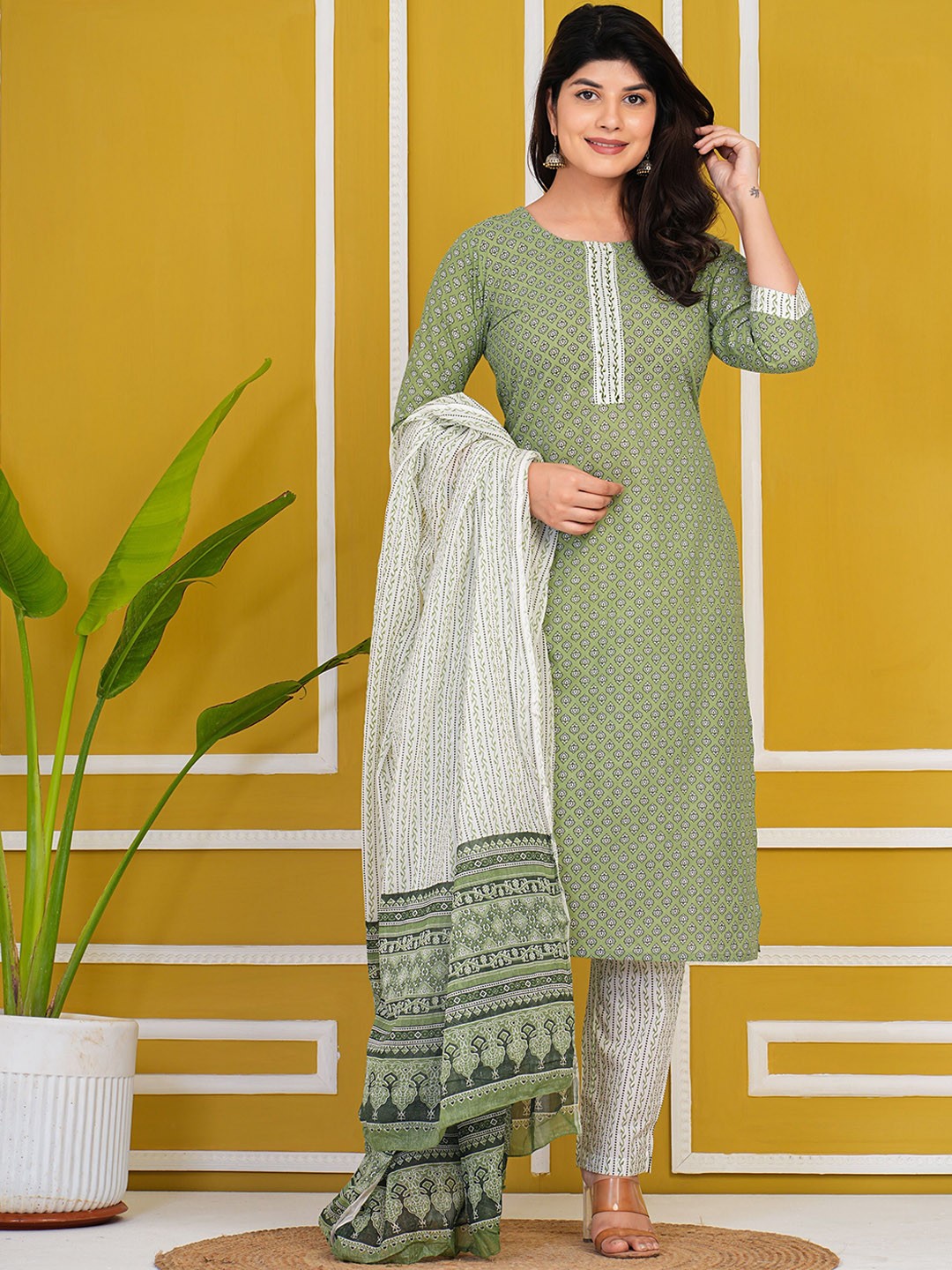 

ZOYOTO Ethnic Motifs Printed Regular Pure Cotton Straight Kurta With Trousers & Dupatta, Green