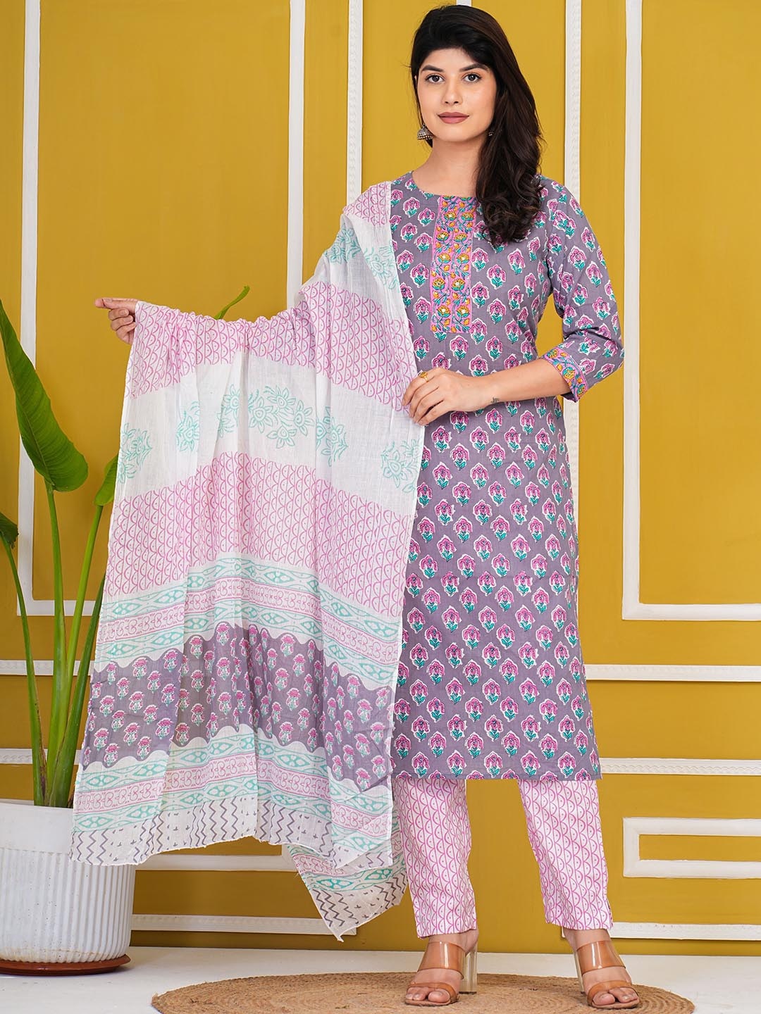 

ZOYOTO Floral Printed Pure Cotton Straight Kurta with Trousers & Dupatta, Pink