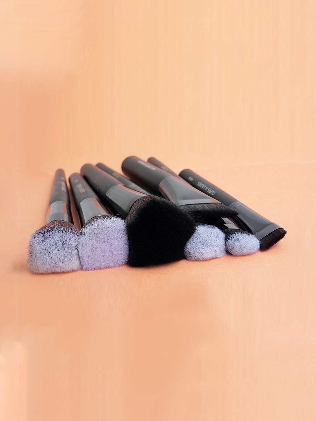 

CUFFS N LASHES Set Of 7 Makeup Brushes, Black