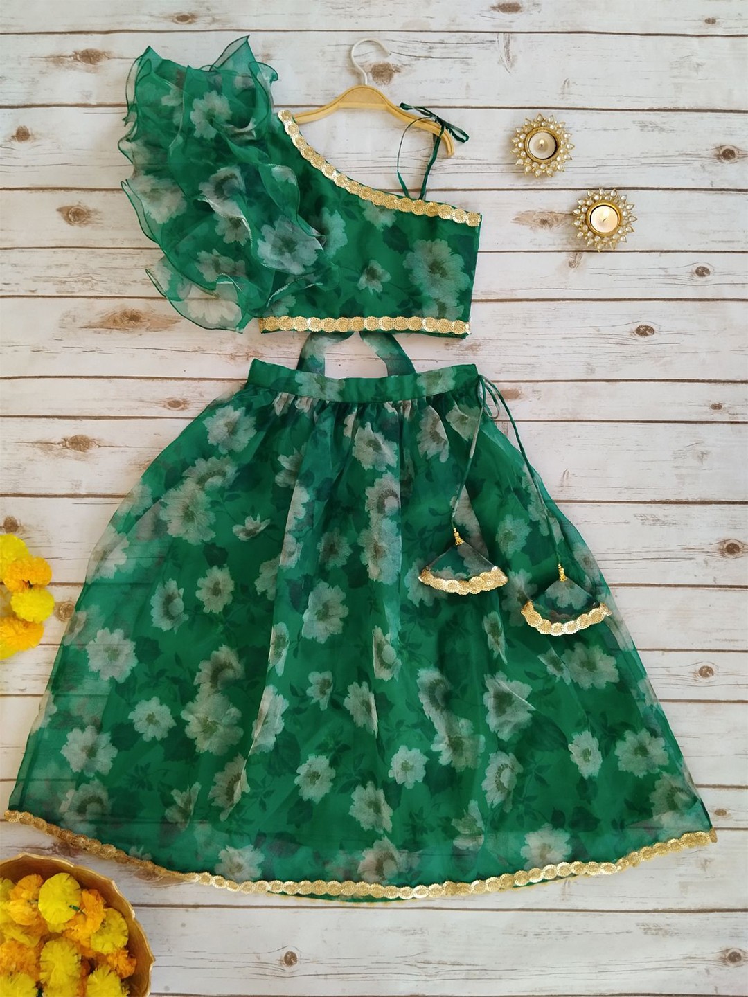 

LABEL KANUPRIYA Girls Printed Sequinned Organza Ready to Wear Lehenga & Blouse, Green