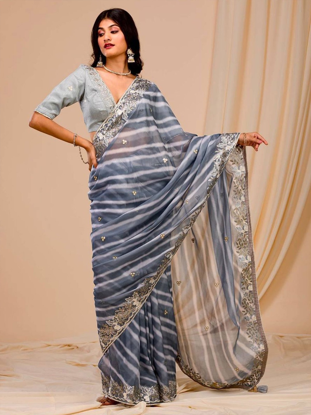 

ODETTE Leheriya Embroidered Saree, Grey