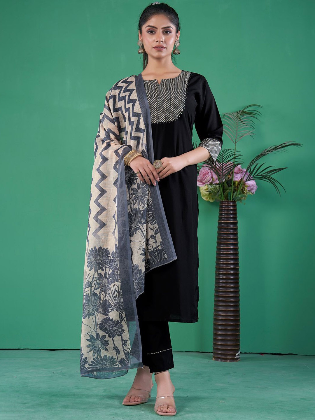 

STYLE SAMSARA Geometric Yoke Design Straight Kurta with Trousers & Dupatta, Black