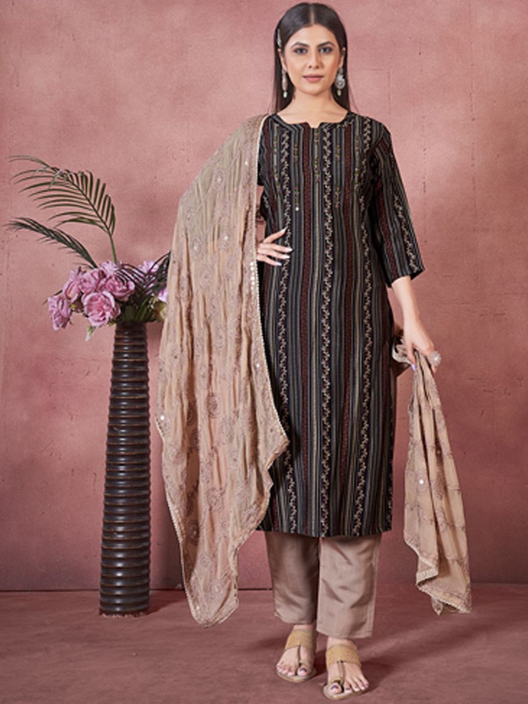 

STYLE SAMSARA Floral Printed Thread Work Straight Kurta with Trousers & Dupatta, Black