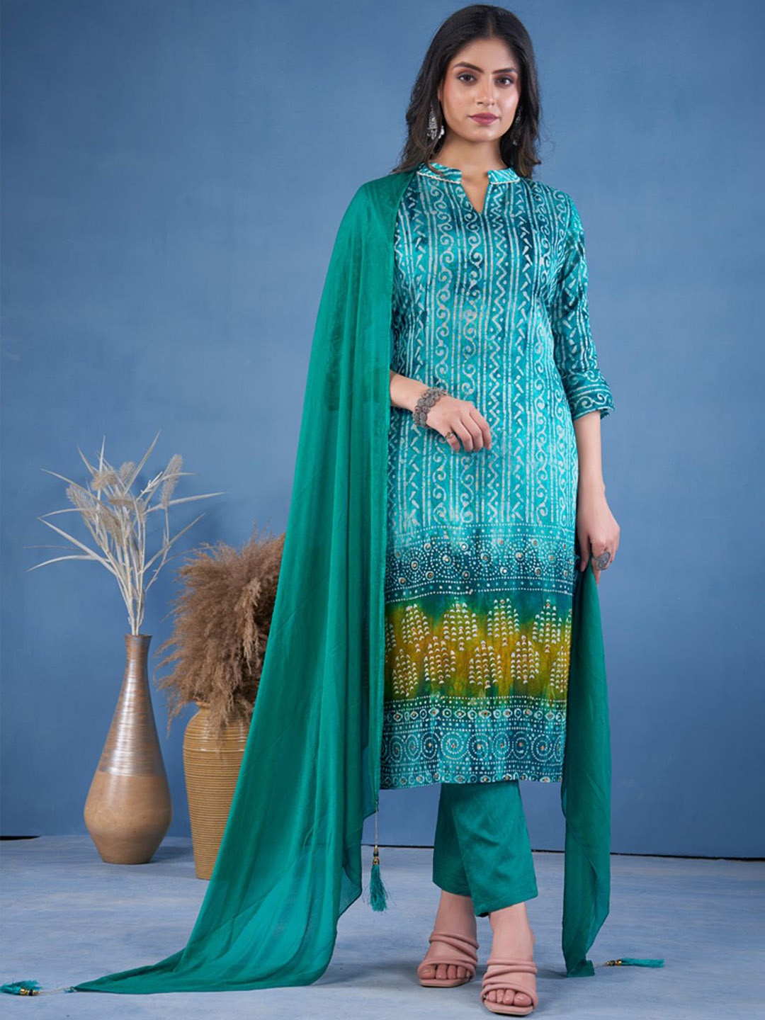 

STYLE SAMSARA Geometric Printed Mandarin Collar Pure Silk Kurta with Trousers & Dupatta, Blue