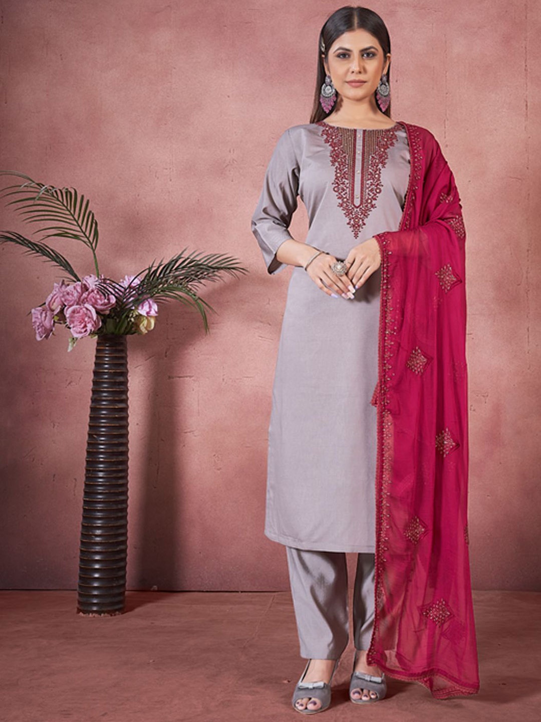 

STYLE SAMSARA Yoke Design Regular Beads & Stones Straight Kurta With Trousers & Dupatta, Grey