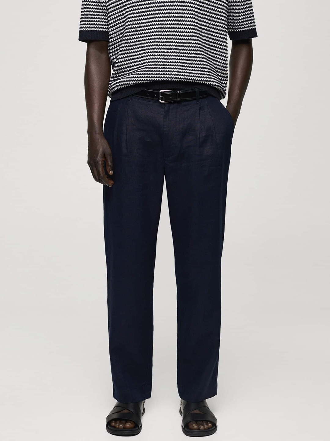 

MANGO MAN Men Relaxed Fit Trousers, Black