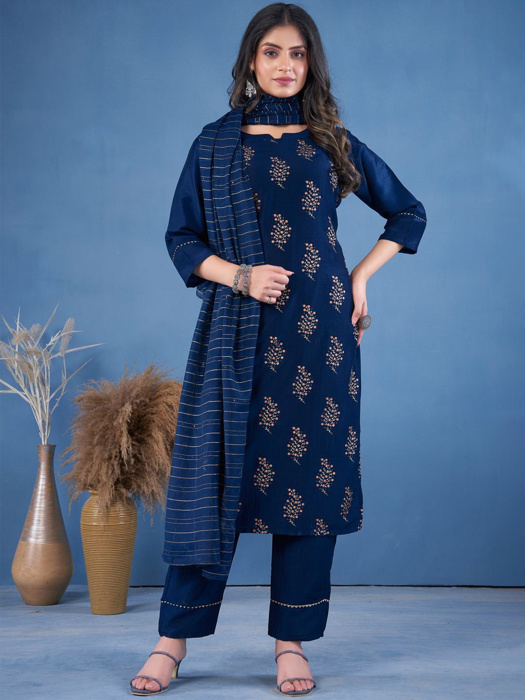 

MINGORA Floral Printed Gotta Patti Straight Kurta With Trousers & Dupatta, Blue