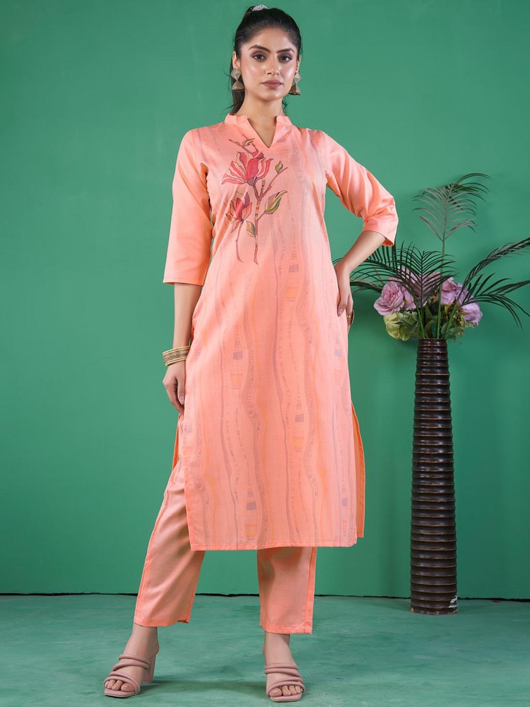 

MINGORA Floral Printed Mandarin Collar Straight Kurta with Trousers, Pink