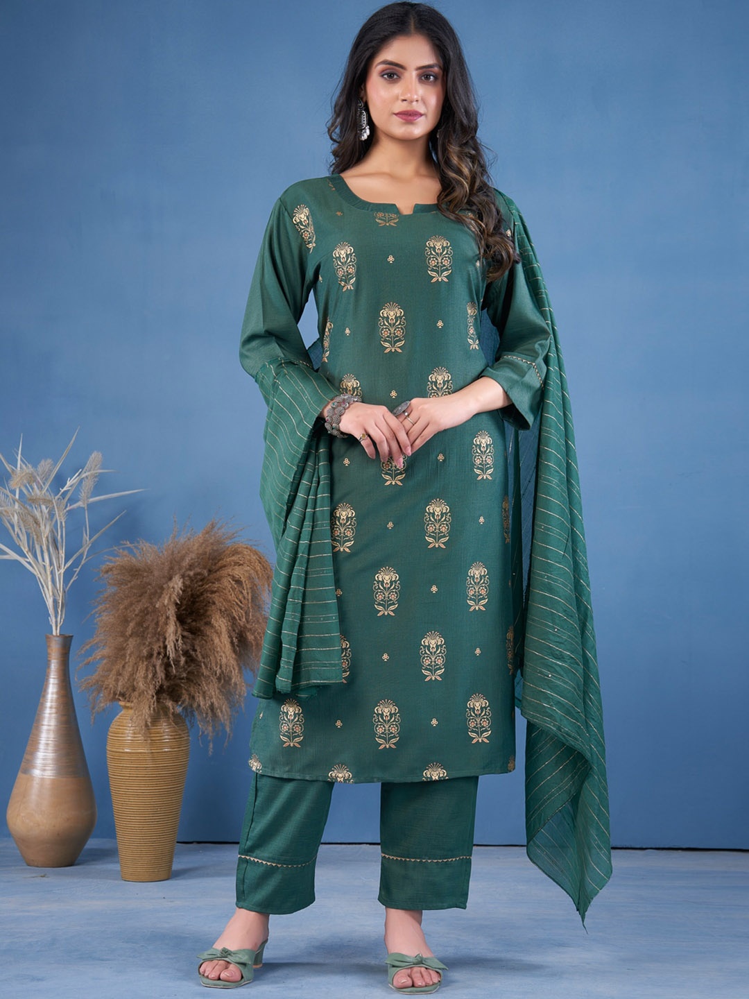 

MINGORA Ethnic Motifs Printed Gotta Patti Kurta With Trousers & Dupatta, Green