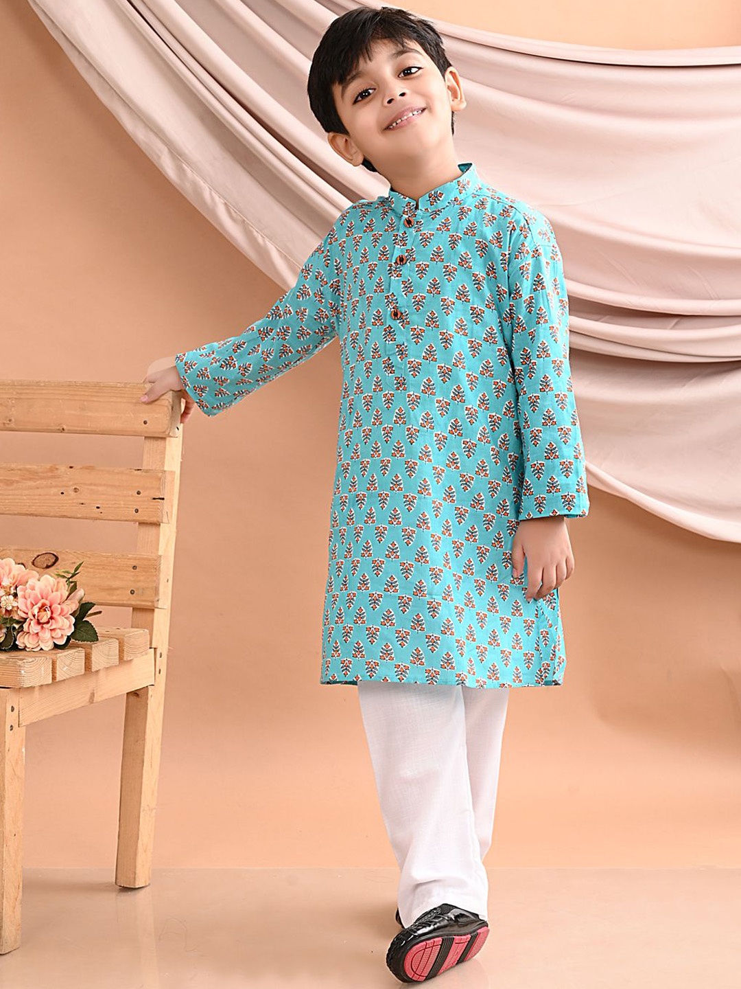 

Sangria Boys Blue Floral Printed Pure Cotton Straight Kurta Set