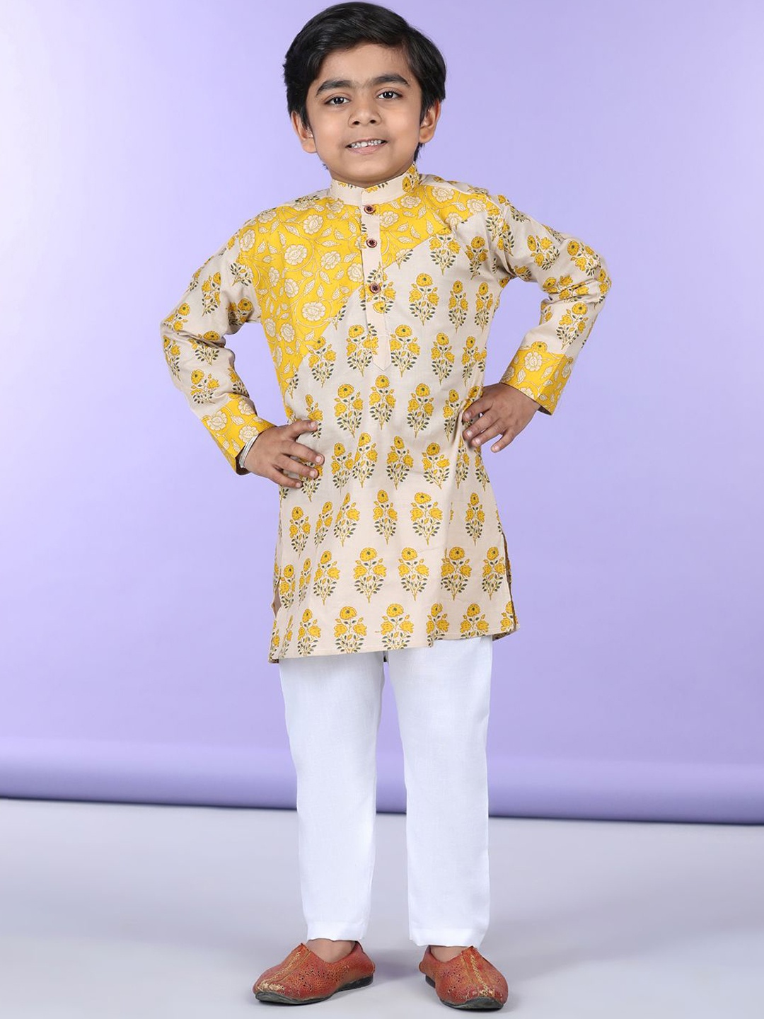 

Sangria Boys Yellow Floral Printed Pure Cotton Straight Kurta With Pyjama