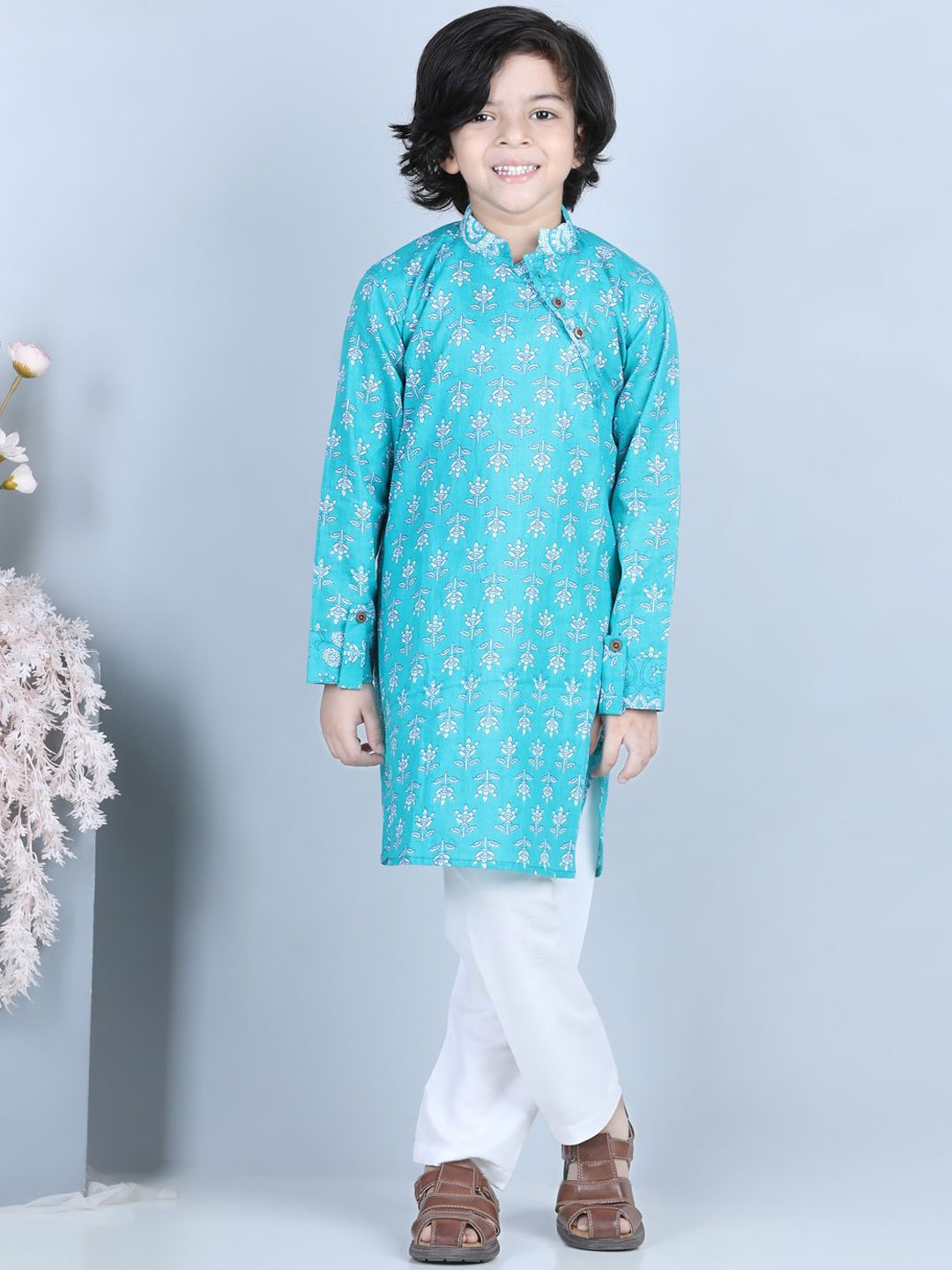 

Sangria Boys Blue Floral Printed Pure Cotton Straight Kurta With Pyjama
