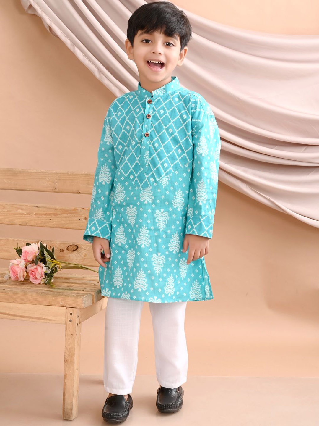 

Sangria Boys Blue Floral Printed Pure Cotton Straight Kurta With Pyjama