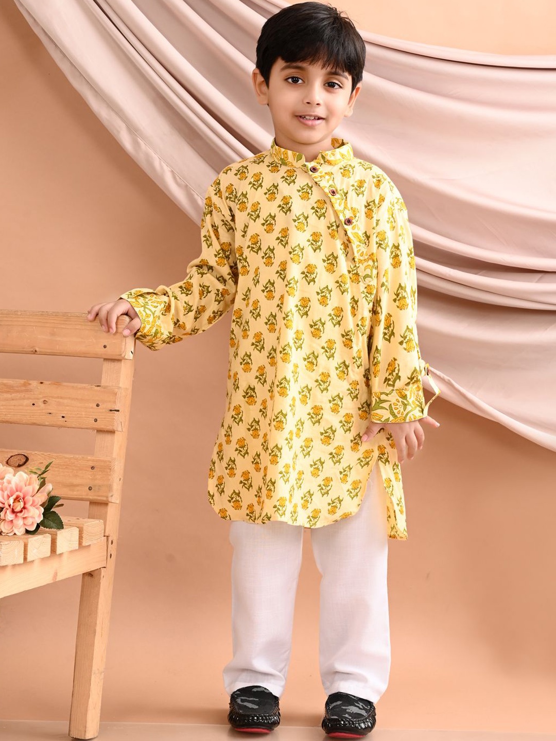 

Sangria Boys Yellow Floral Printed Pure Cotton Kurta With Pyjama