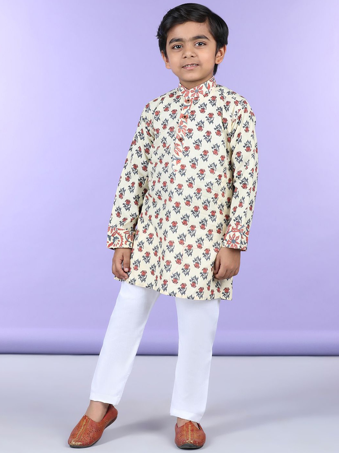 

Sangria Boys White Floral Printed Pure Cotton Straight Kurta Set