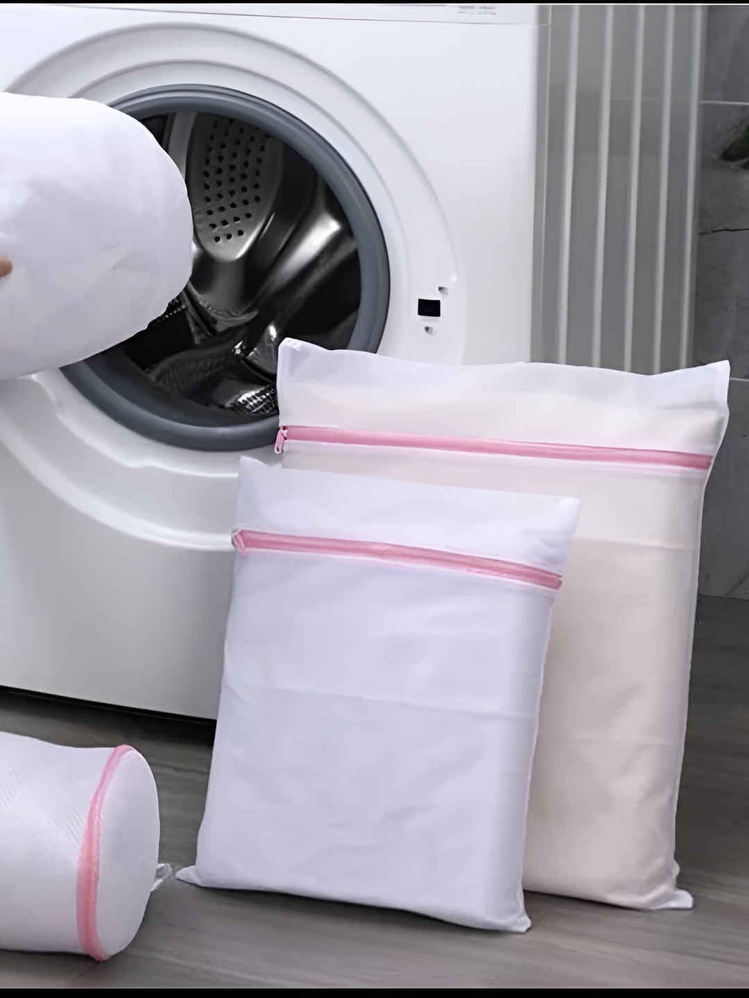 

HomeCloud Pink & White 4 Pieces Printed Foldable Laundry Bags