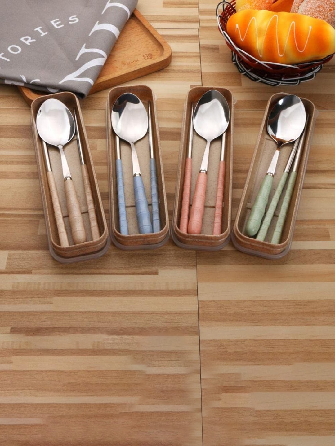 

HomeCloud Beige 3 Pieces Stainless Steel Cutlery With Portable Box