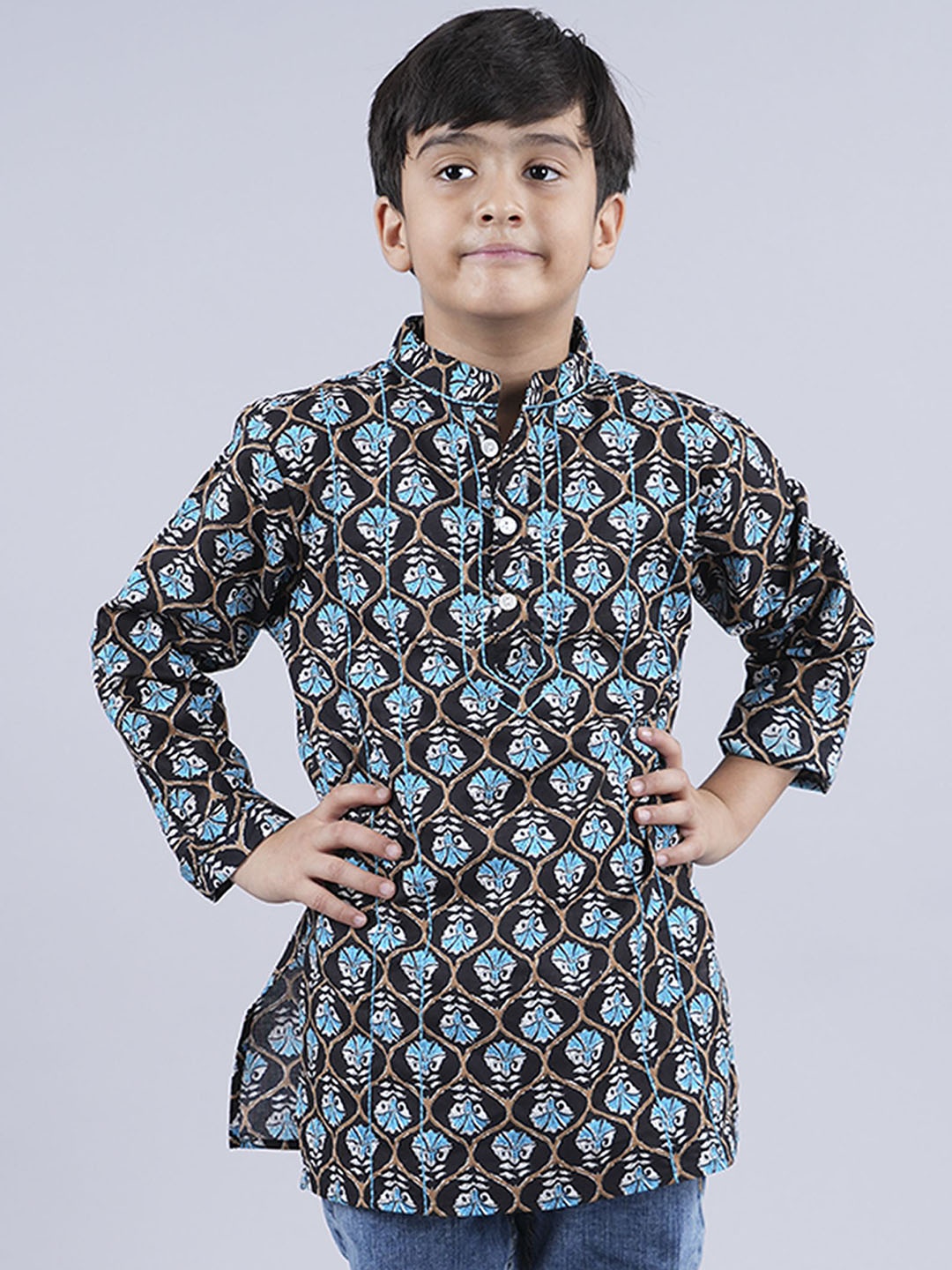 

KiddoPanti Boys Ethnic Motifs Embroidered Mandarin Collar Pure Cotton Kurta, Black