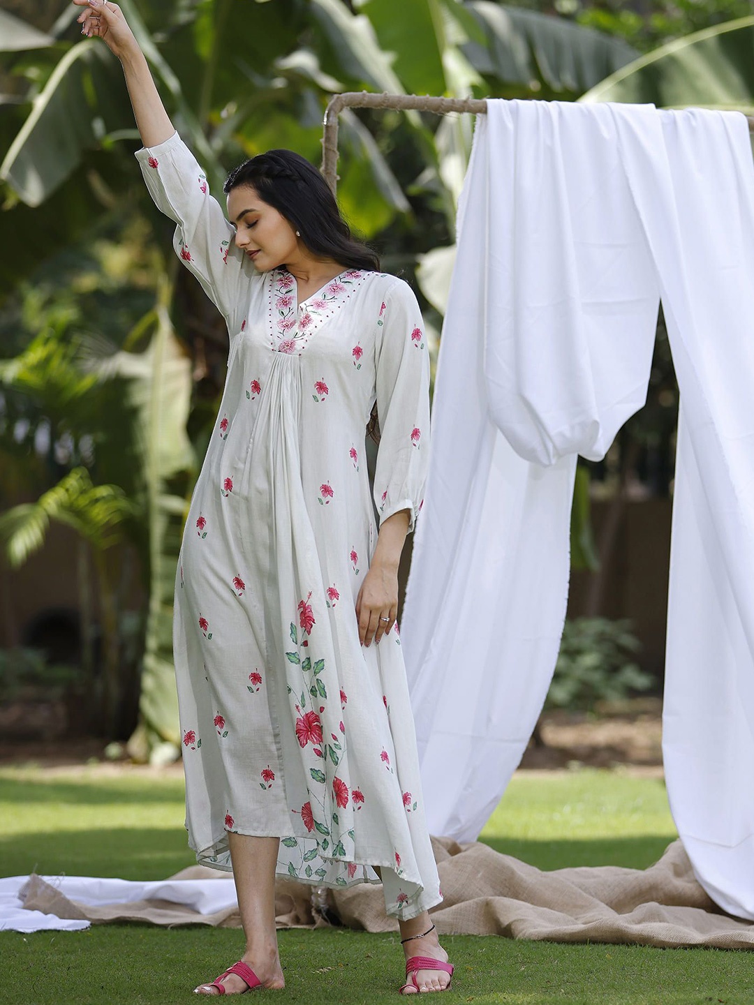 

SUKRUTI DESIGN Women Floral Print A-Line Dress, White