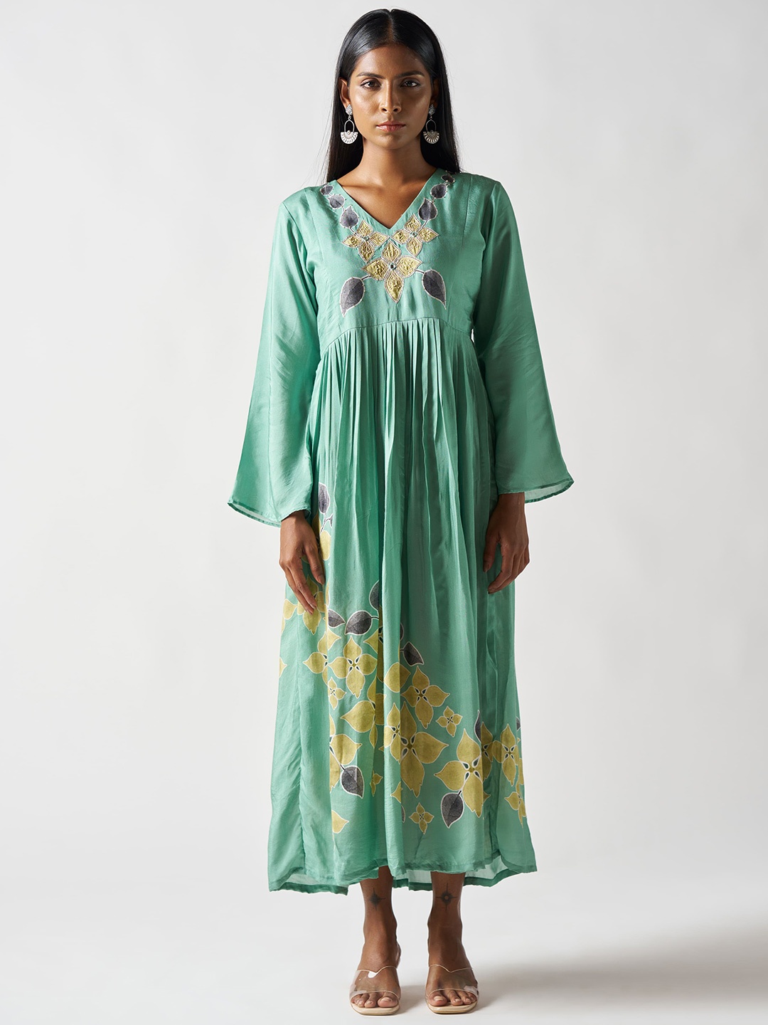 

SUKRUTI DESIGN Women Flared Sleeve Maxi Dress, Green