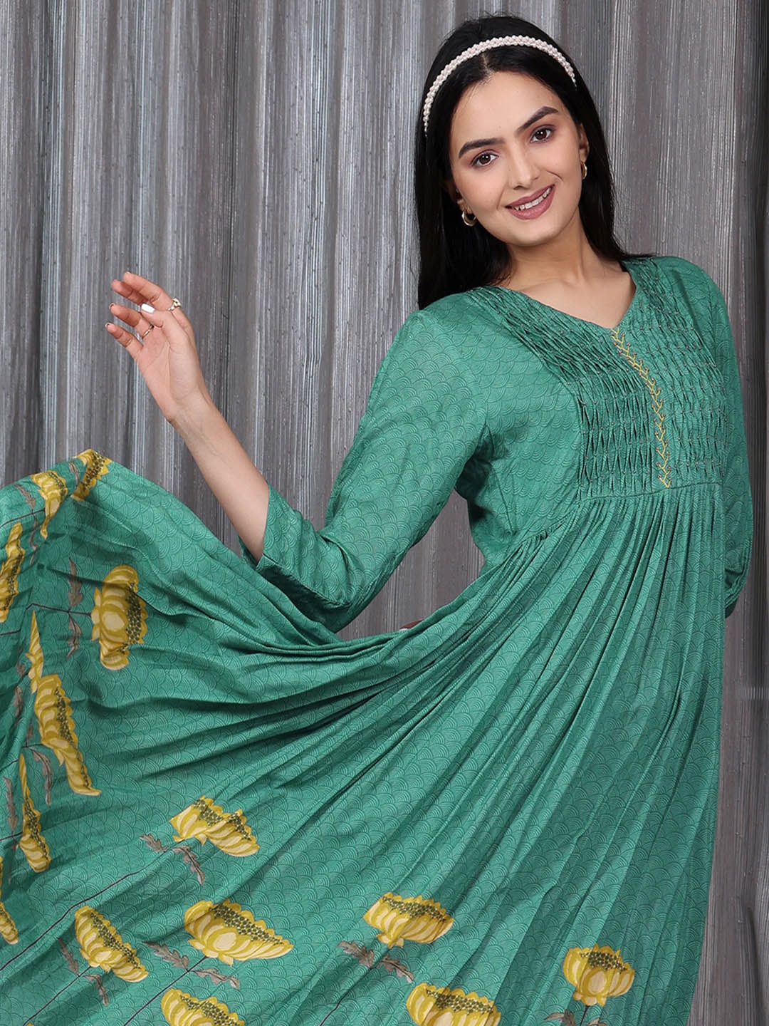 

SUKRUTI DESIGN Women Floral Print Maxi Dress, Green