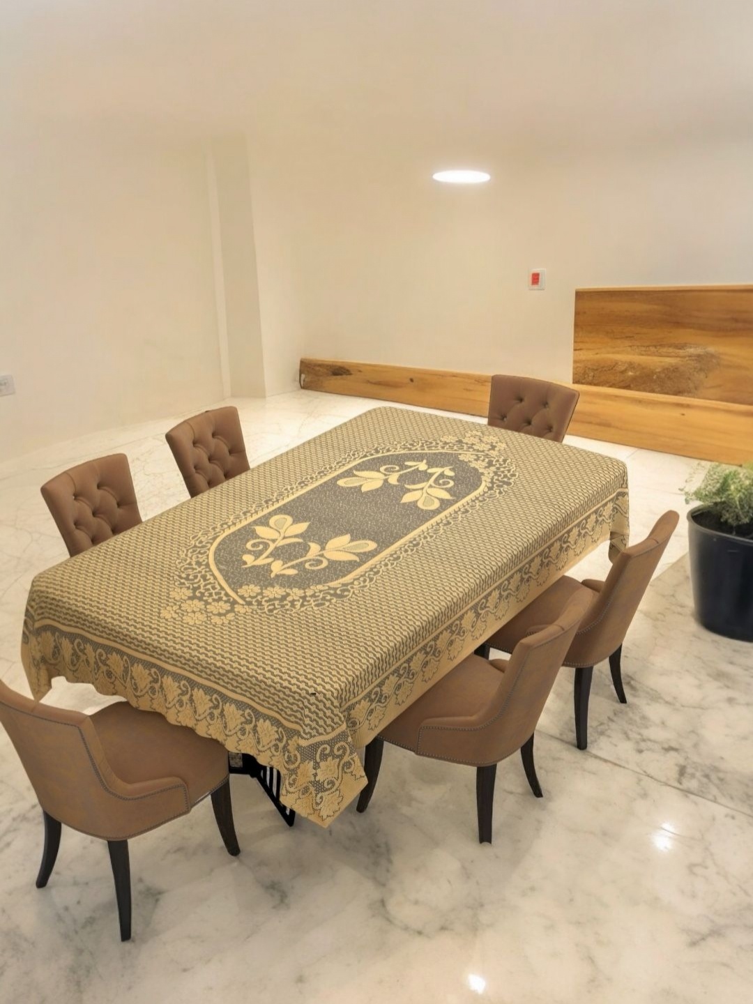 

BIGGER FISH Gold-Toned Floral Printed Cotton 6-Seater Table Cover